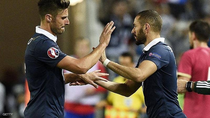 Benzema makes fun of Jiro with a Formula-1 car