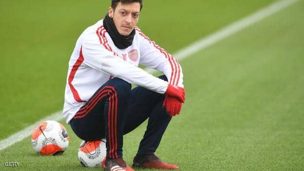 Ozil “tweets” out of the “Gunners” squadron and refuses to cut his salary