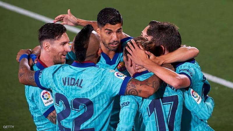 Barcelona surpasses the effects of a difficult week and sweeps Villarreal