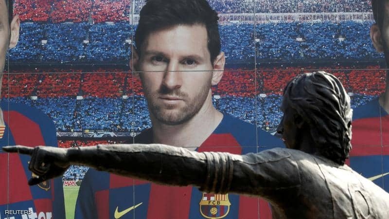 His colleague and his compatriot … the Saint-Germain stars try to “tilt Messi’s head”
