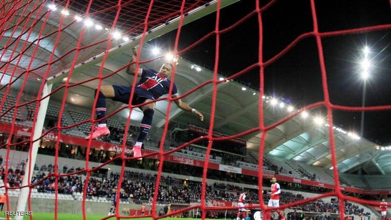 Mbappe leads Saint-Germain to victory over Nimes and top of the league