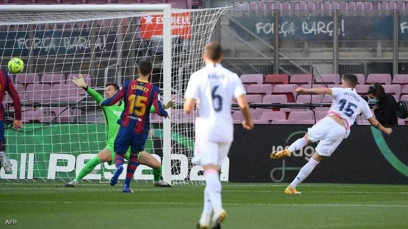 Real Madrid embarrasses Barcelona in their own home and top the “LaLiga”