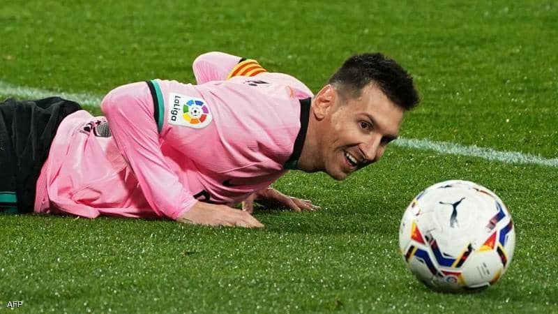 644 goals .. Messi breaks Pele’s record with one team