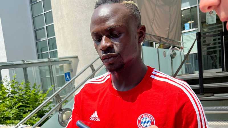 The first picture of Mane in Bayern shirt