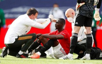 Serious head injury Man United defender graduating with an oxygen mask