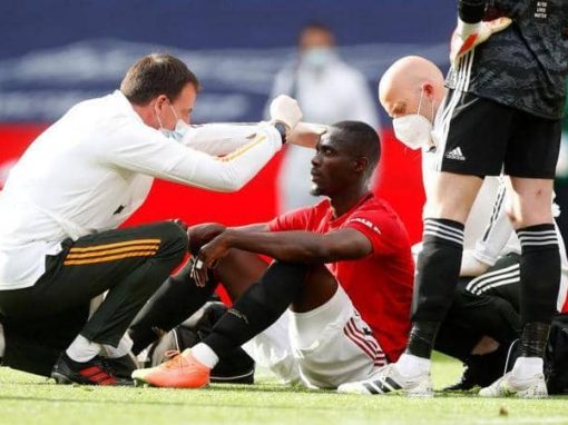 Serious head injury Man United defender graduating with an oxygen mask