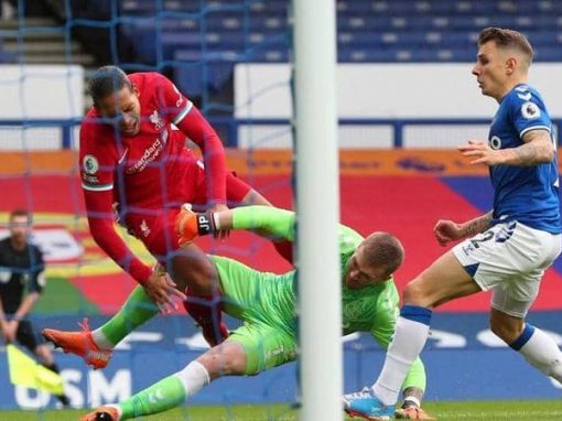 The two Everton players apologize to Liverpool for the actions of the Merseyside summit