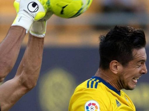 Black horse Kadesh catches Sociedad at the top of the League