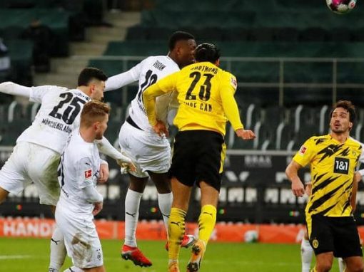 Mönchengladbach breaks his jaw in front of Borussia Dortmund in four