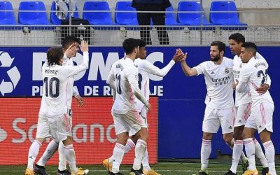 Real Madrid crosses Huesca station with difficulty.