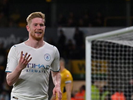 De Bruyne wins Player of the Season award beating Salah