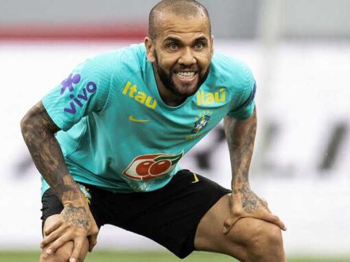 Alves announces departure from Barcelona
