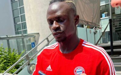 The first picture of Mane in Bayern shirt
