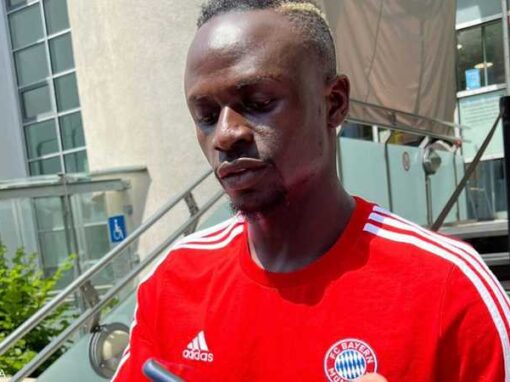 The first picture of Mane in Bayern shirt